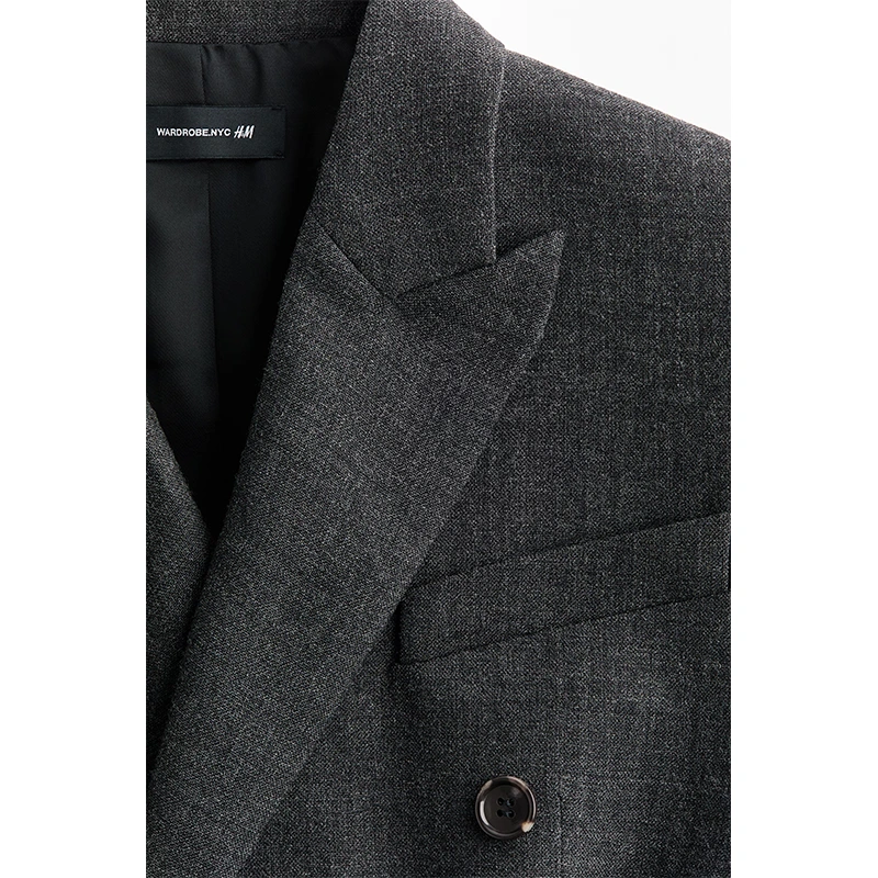 WARDROBE.NYC H&M Double-Breasted Wool Blazer WARDROBE.NYC H&M Double-Breasted Wool Blazer <p>Upgrade your wardrobe with the <strong>WARDROBE.NYC H&M Double-Breasted Wool Blazer</strong>, featuring a refined tailored look that suits smart-casual styling, occasions, modern layering, and distinctive fashion outfits.</p>