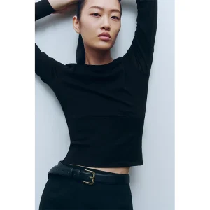 Areena Design <p>Discover the <strong>WARDROBE.NYC H&M Long-Sleeved Cotton Top</strong>, a versatile tee style made for casual and streetwear wardrobes. Great for everyday outfits, statement looks, layering, and collector-inspired fashion.</p> WARDROBE.NYC H&M Long-Sleeved Cotton Top <p>Discover the <strong>WARDROBE.NYC H&M Long-Sleeved Cotton Top</strong>, a versatile tee style made for casual and streetwear wardrobes. Great for everyday outfits, statement looks, layering, and collector-inspired fashion.</p>