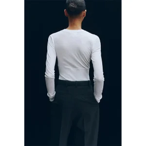 Areena Design <p>Shop the <strong>WARDROBE.NYC H&M White Long-Sleeved Cotton Top</strong>, a standout T-shirt style for casual wear and street-inspired outfits. Ideal for everyday styling, layered looks, fan fashion, and statement wardrobes.</p> WARDROBE.NYC H&M White Long-Sleeved Cotton Top <p>Shop the <strong>WARDROBE.NYC H&M White Long-Sleeved Cotton Top</strong>, a standout T-shirt style for casual wear and street-inspired outfits. Ideal for everyday styling, layered looks, fan fashion, and statement wardrobes.</p>