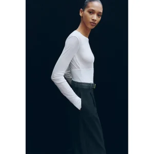 Areena Design <p>Shop the <strong>WARDROBE.NYC H&M White Long-Sleeved Cotton Top</strong>, a standout T-shirt style for casual wear and street-inspired outfits. Ideal for everyday styling, layered looks, fan fashion, and statement wardrobes.</p> WARDROBE.NYC H&M White Long-Sleeved Cotton Top <p>Shop the <strong>WARDROBE.NYC H&M White Long-Sleeved Cotton Top</strong>, a standout T-shirt style for casual wear and street-inspired outfits. Ideal for everyday styling, layered looks, fan fashion, and statement wardrobes.</p>