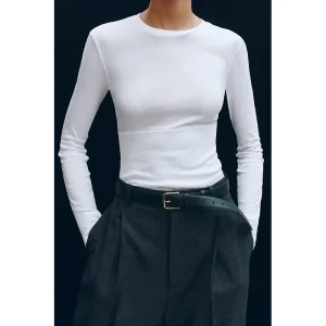 Areena Design <p>Shop the <strong>WARDROBE.NYC H&M White Long-Sleeved Cotton Top</strong>, a standout T-shirt style for casual wear and street-inspired outfits. Ideal for everyday styling, layered looks, fan fashion, and statement wardrobes.</p> WARDROBE.NYC H&M White Long-Sleeved Cotton Top <p>Shop the <strong>WARDROBE.NYC H&M White Long-Sleeved Cotton Top</strong>, a standout T-shirt style for casual wear and street-inspired outfits. Ideal for everyday styling, layered looks, fan fashion, and statement wardrobes.</p>
