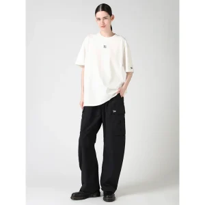 Areena Design <p>Shop the <strong>Y's x New Era Short Sleeve Cotton Tee</strong>, a standout T-shirt style for casual wear and street-inspired outfits. Ideal for everyday styling, layered looks, fan fashion, and statement wardrobes.</p> Y's x New Era Short Sleeve Cotton Tee <p>Shop the <strong>Y's x New Era Short Sleeve Cotton Tee</strong>, a standout T-shirt style for casual wear and street-inspired outfits. Ideal for everyday styling, layered looks, fan fashion, and statement wardrobes.</p>