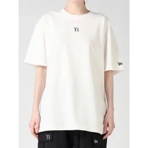 Areena Design <p>Shop the <strong>Y's x New Era Short Sleeve Cotton Tee</strong>, a standout T-shirt style for casual wear and street-inspired outfits. Ideal for everyday styling, layered looks, fan fashion, and statement wardrobes.</p> Y's x New Era Short Sleeve Cotton Tee <p>Shop the <strong>Y's x New Era Short Sleeve Cotton Tee</strong>, a standout T-shirt style for casual wear and street-inspired outfits. Ideal for everyday styling, layered looks, fan fashion, and statement wardrobes.</p>