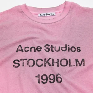 Areena Design <p>Refine your casual wardrobe with the <strong>Acne Studios Long Sleeve T-shirt</strong>, a minimalist-inspired piece designed for clean modern styling. Wear it alone or layer it under jackets and overshirts for a polished streetwear look. It pairs effortlessly with denim, tailored trousers, cargos, and sneakers.</p> Acne Studios Long Sleeve T-shirt <p>Refine your casual wardrobe with the <strong>Acne Studios Long Sleeve T-shirt</strong>, a minimalist-inspired piece designed for clean modern styling. Wear it alone or layer it under jackets and overshirts for a polished streetwear look. It pairs effortlessly with denim, tailored trousers, cargos, and sneakers.</p>
