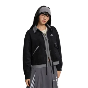 Areena Design <p>Upgrade your streetwear and fanwear rotation with the <strong>Adidas 3S Deluxe W Jacket</strong>, a statement jacket designed for a bold, modern look and easy everyday styling.</p><ul><li>Distinctive Adidas 3S Deluxe W Jacket inspired design</li><li>Versatile choice for casual wear, game day, events, or street style</li><li>Ideal for fans and collectors looking for standout apparel</li></ul> Adidas Black 3S Deluxe W Jacket
