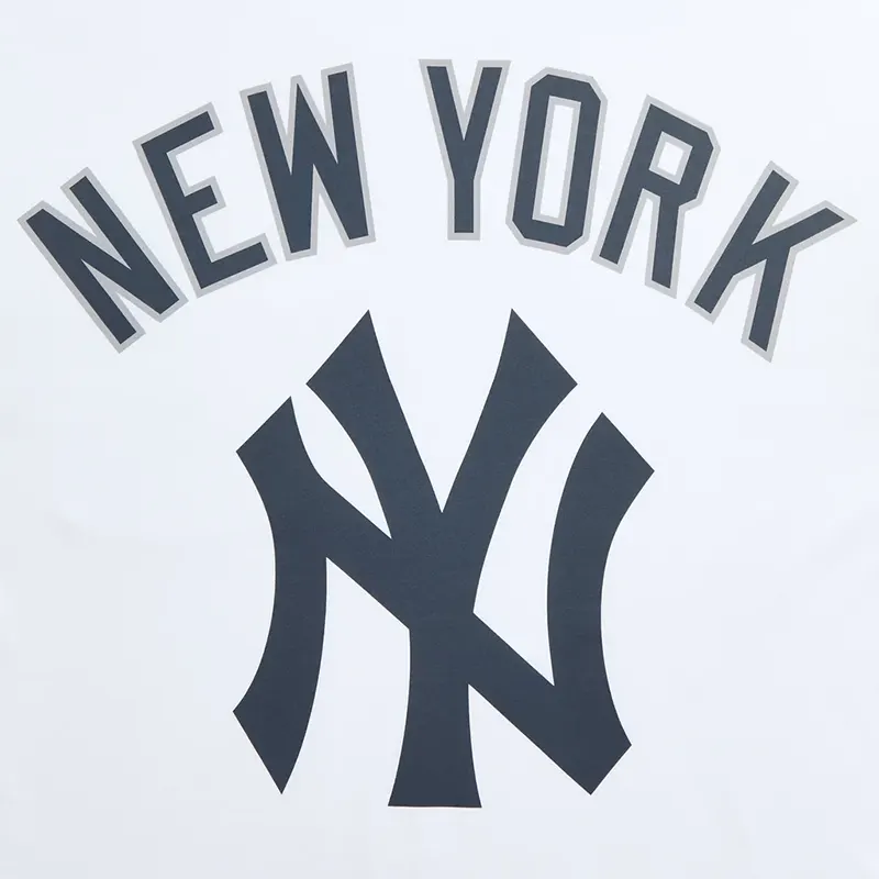 Kith x New York Yankees Crest Pocket Tee 1 Kith x New York Yankees Crest Pocket Tee <p>Upgrade your wardrobe with the <strong>Kith x New York Yankees Crest Pocket Tee</strong>, a stylish tee designed for fans of standout streetwear and modern outerwear. Featuring lightweight everyday fabric, a comfortable fit, and distinctive detailing, this piece is ideal for casual wear, collections, and everyday styling. Buy this premium tee online in the USA.</p>