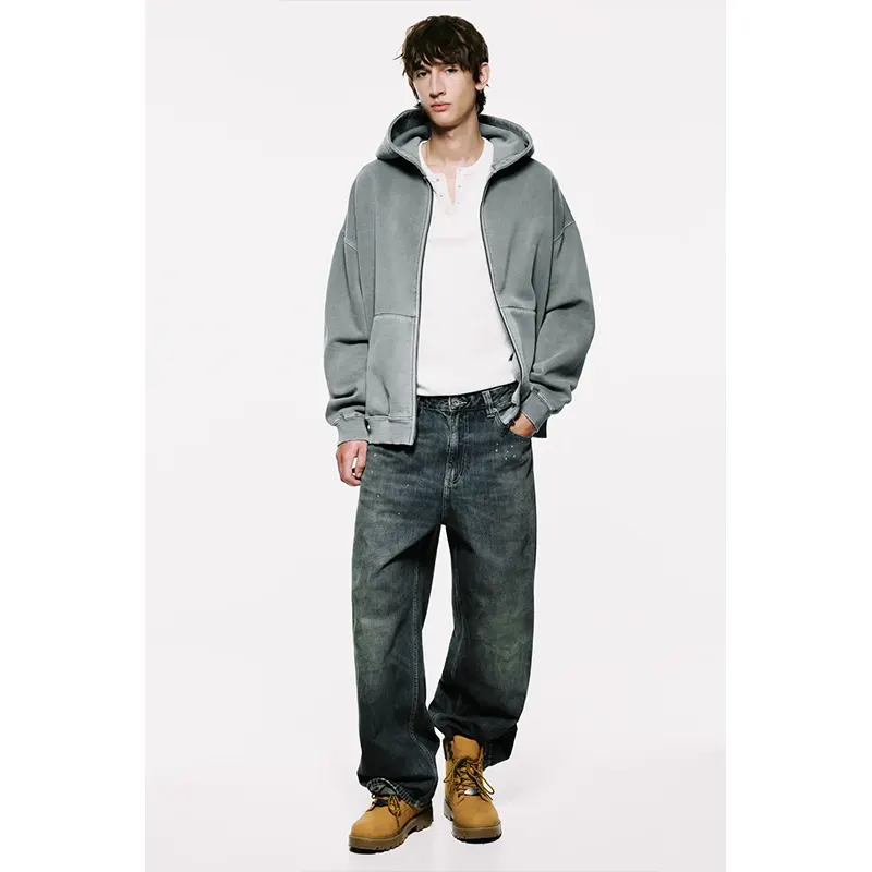Pull And Bear STWD Hood Zip-up Sweatshirt 4 STWD Sweatshirt <p>Keep your everyday look clean and comfortable with the <strong>STWD Sweatshirt</strong>. This casual sweatshirt is an easy layering piece for relaxed outfits, streetwear styling and year-round off-duty wear.</p>