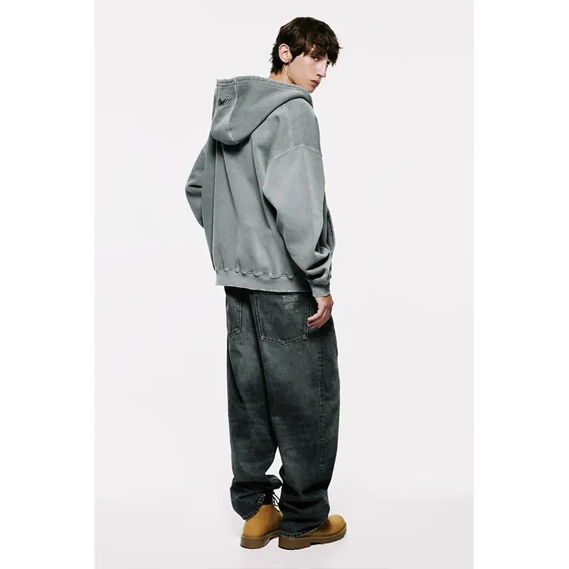 Pull And Bear STWD Hood Zip-up Sweatshirt 6 STWD Sweatshirt <p>Keep your everyday look clean and comfortable with the <strong>STWD Sweatshirt</strong>. This casual sweatshirt is an easy layering piece for relaxed outfits, streetwear styling and year-round off-duty wear.</p>