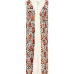 Areena Design <h2>Product Specifications</h2> <div class="product-specifications"> <ul> <li><strong>Inspiration:</strong> Emily Cooper / Lily Collins (<em>Emily In Paris</em>)</li> <li><strong>Outer Material:</strong> Premium Wool Blend / Suit Fabric</li> <li><strong>Inner Lining:</strong> Soft & Breathable Viscose Lining</li> <li><strong>Front Closure:</strong> Double-Breasted / Single-Breasted Button Closure</li> <li><strong>Collar Style:</strong> Classic Lapel Collar</li> <li><strong>Sleeves:</strong> Sleeveless / Vest Design</li> <li><strong>Length:</strong> Long Silhouette / Below-the-Knee Cut</li> <li><strong>Pockets:</strong> Two Functional Side Flap Pockets</li> <li><strong>Color:</strong> Chic Neutral / Classic Palette</li> <li><strong>Gender:</strong> Women</li> </ul> </div> Emily In Paris S06 Lily Collins Sleeveless Coat <h2>Product Specifications</h2> <div class="product-specifications"> <ul> <li><strong>Inspiration:</strong> Emily Cooper / Lily Collins (<em>Emily In Paris</em>)</li> <li><strong>Outer Material:</strong> Premium Wool Blend / Suit Fabric</li> <li><strong>Inner Lining:</strong> Soft & Breathable Viscose Lining</li> <li><strong>Front Closure:</strong> Double-Breasted / Single-Breasted Button Closure</li> <li><strong>Collar Style:</strong> Classic Lapel Collar</li> <li><strong>Sleeves:</strong> Sleeveless / Vest Design</li> <li><strong>Length:</strong> Long Silhouette / Below-the-Knee Cut</li> <li><strong>Pockets:</strong> Two Functional Side Flap Pockets</li> <li><strong>Color:</strong> Chic Neutral / Classic Palette</li> <li><strong>Gender:</strong> Women</li> </ul> </div>