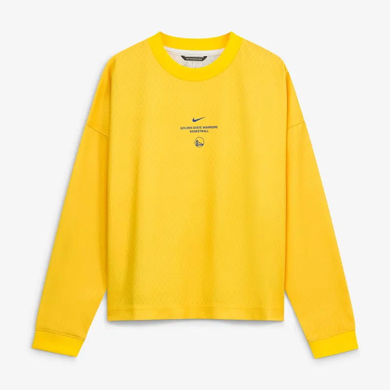 NBA x Nike Golden State Warriors Gold 2026 Long Sleeve T-Shirt 1 NBA x Nike Golden State Warriors Gold 2026 Standard Issue Practice Long Sleeve T-Shirt <p>Show your team pride in this Yellow Fleece T-shirt. Soft, versatile, and easy to style, it brings comfortable team spirit to game days, casual weekends, travel, and everyday layering with a polished athletic finish.</p>