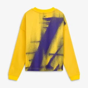 Areena Design <p>Shop the NBA x Nike Los Angeles Lakers 2026 Standard Issue Long Sleeve T-Shirt in Gold Fleece, made for comfortable everyday wear, easy layering, game days, NBA x Nike Los Angeles Lakers 2026 Standard Issue Long Sleeve T-Shirt