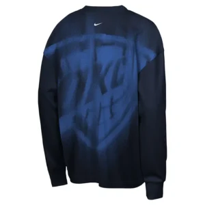 Areena Design <p>Shop the NBA x Nike Oklahoma City Thunder 2026 Standard Issue Long Sleeve T-Shirt in Royal Fleece, made for comfortable everyday wear, easy layering, game da NBA x Nike Oklahoma City Thunder 2026 Standard Issue Long Sleeve T-Shirt