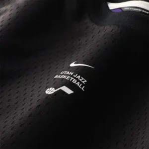 Areena Design <p>Show your team pride in this Black Fleece T-shirt. Soft, versatile, and easy to style, it brings comfortable team spirit to game days, casual weekends, travel, and everyday layering with a polished athletic finish.</p> NBA x Nike Utah Jazz 2026 Standard Issue Practice Long Sleeve T-Shirt <p>Show your team pride in this Black Fleece T-shirt. Soft, versatile, and easy to style, it brings comfortable team spirit to game days, casual weekends, travel, and everyday layering with a polished athletic finish.</p>
