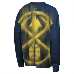 Areena Design <p>Shop the Nike x NBA Denver Nuggets 2026 Standard Issue Long Sleeve T-Shirt in Navy Fleece, made for comfortable everyday wear, easy layering, game days, tra Nike x NBA Denver Nuggets 2026 Standard Issue Long Sleeve T-Shirt