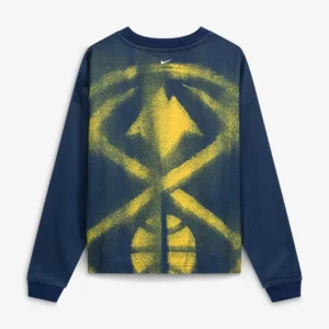 Areena Design <p>Shop the Nike x NBA Denver Nuggets 2026 Standard Issue Long Sleeve T-Shirt in Navy Fleece, made for comfortable everyday wear, easy layering, game days, tra Nike x NBA Denver Nuggets 2026 Standard Issue Long Sleeve T-Shirt