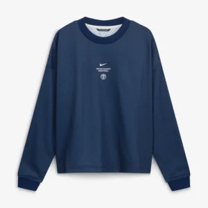 Areena Design <p>Shop the Nike x NBA Denver Nuggets 2026 Standard Issue Long Sleeve T-Shirt in Navy Fleece, made for comfortable everyday wear, easy layering, game days, tra Nike x NBA Denver Nuggets 2026 Standard Issue Long Sleeve T-Shirt