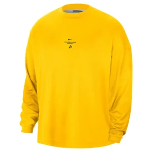 Areena Design <p>Shop the Nike x NBA Los Angeles Lakers 2026 Standard Issue Long Sleeve T-Shirt in Gold Fleece, made for comfortable everyday wear, easy layering, game days, Nike x NBA Los Angeles Lakers 2026 Standard Issue Long Sleeve T-Shirt