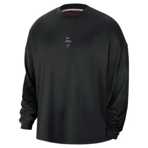 Areena Design <p>Shop the Nike x NBA Miami Heat 2026 Standard Issue Long Sleeve T-Shirt in Black Fleece, made for comfortable everyday wear, easy layering, game days, travel, Nike x NBA Miami Heat 2026 Standard Issue Long Sleeve T-Shirt