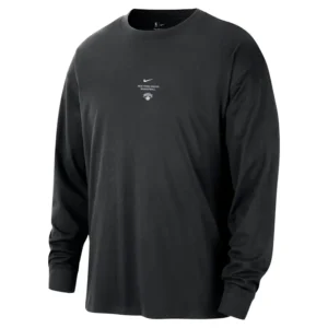 Areena Design <p>Shop the Nike x NBA New York Knicks 2026 Standard Issue Long Sleeve T-Shirt in Black Fleece, made for comfortable everyday wear, easy layering, game days, t Nike x NBA New York Knicks 2026 Standard Issue Long Sleeve T-Shirt