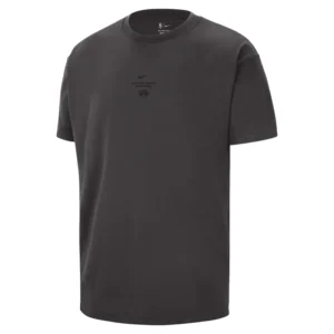Areena Design <p>Shop the Nike x NBA New York Knicks 2026 Standard Issue Max 90 T-Shirt in Charcoal Cotton, made for comfortable everyday wear, easy layering, game days, tra Nike x NBA New York Knicks 2026 Standard Issue Max 90 T-Shirt