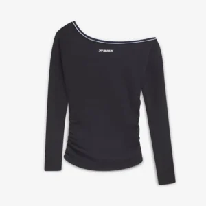 Areena Design <p>Show your team pride in this Black Fleece top. Soft, versatile, and easy to style, it brings comfortable team spirit to game days, casual weekends, travel, and everyday layering with a polished athletic finish.</p> Off Season x NFL New England Patriots Off The Shoulder Long Sleeve Top