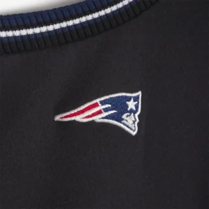 Areena Design <p>Show your team pride in this Black Fleece top. Soft, versatile, and easy to style, it brings comfortable team spirit to game days, casual weekends, travel, and everyday layering with a polished athletic finish.</p> Off Season x NFL New England Patriots Off The Shoulder Long Sleeve Top