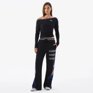 Areena Design <p>Show your team pride in this Black Fleece top. Soft, versatile, and easy to style, it brings comfortable team spirit to game days, casual weekends, travel, and everyday layering with a polished athletic finish.</p> Off Season x NFL New England Patriots Off The Shoulder Long Sleeve Top