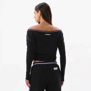 Areena Design <p>Show your team pride in this Black Fleece top. Soft, versatile, and easy to style, it brings comfortable team spirit to game days, casual weekends, travel, and everyday layering with a polished athletic finish.</p> Off Season x NFL New England Patriots Off The Shoulder Long Sleeve Top